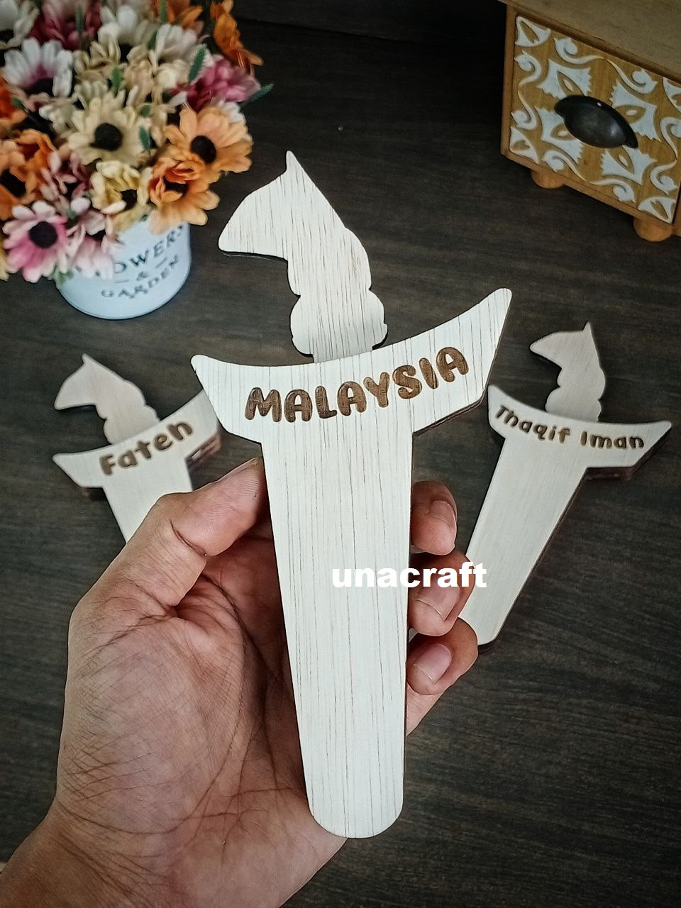 Prop Merdeka Keris Kayu Custom Nama