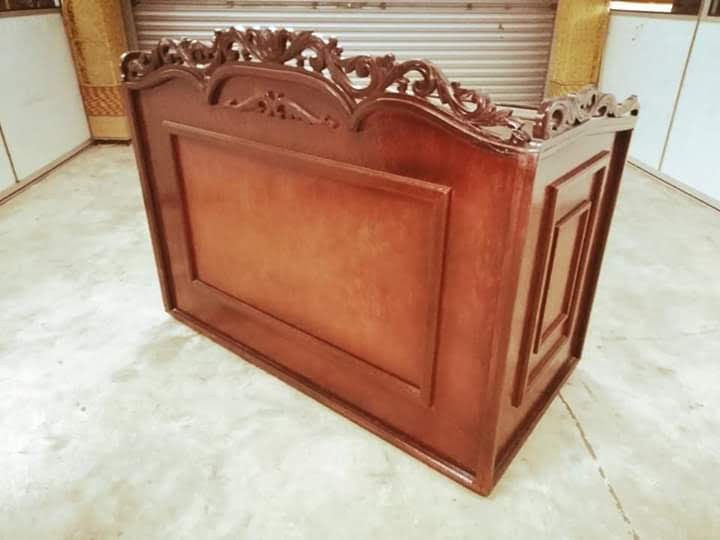 Meja  mengajar masijd berukir