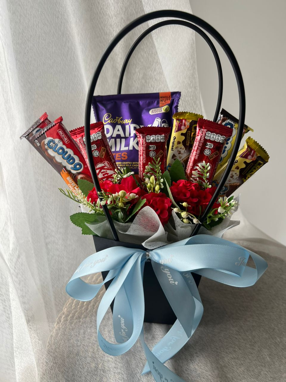 bouquet coklat dalam bakul simple