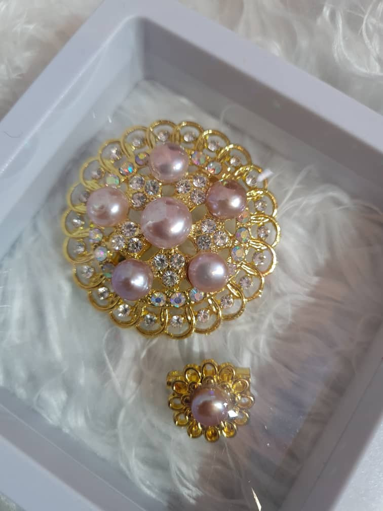 Brooch Mutiara (Peach)