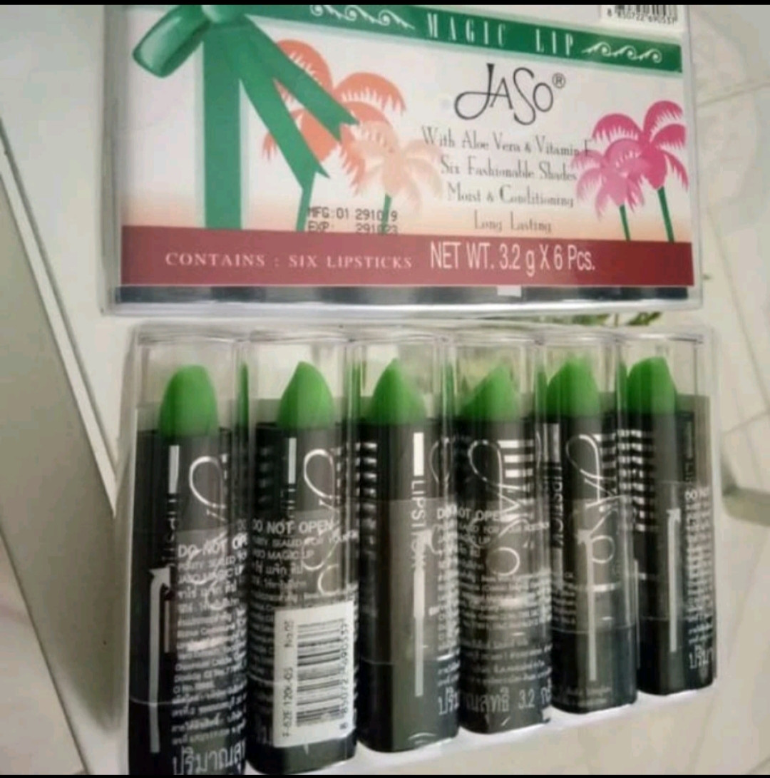 Lipstik hijau ikut darah