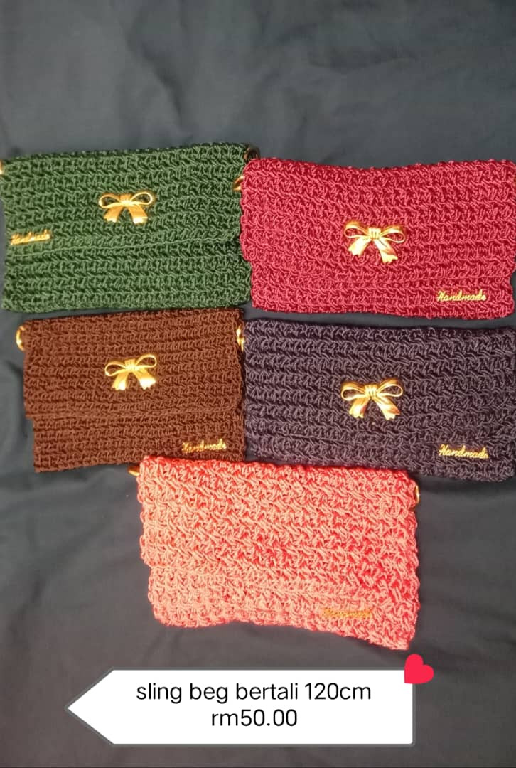 Mengait sling beg