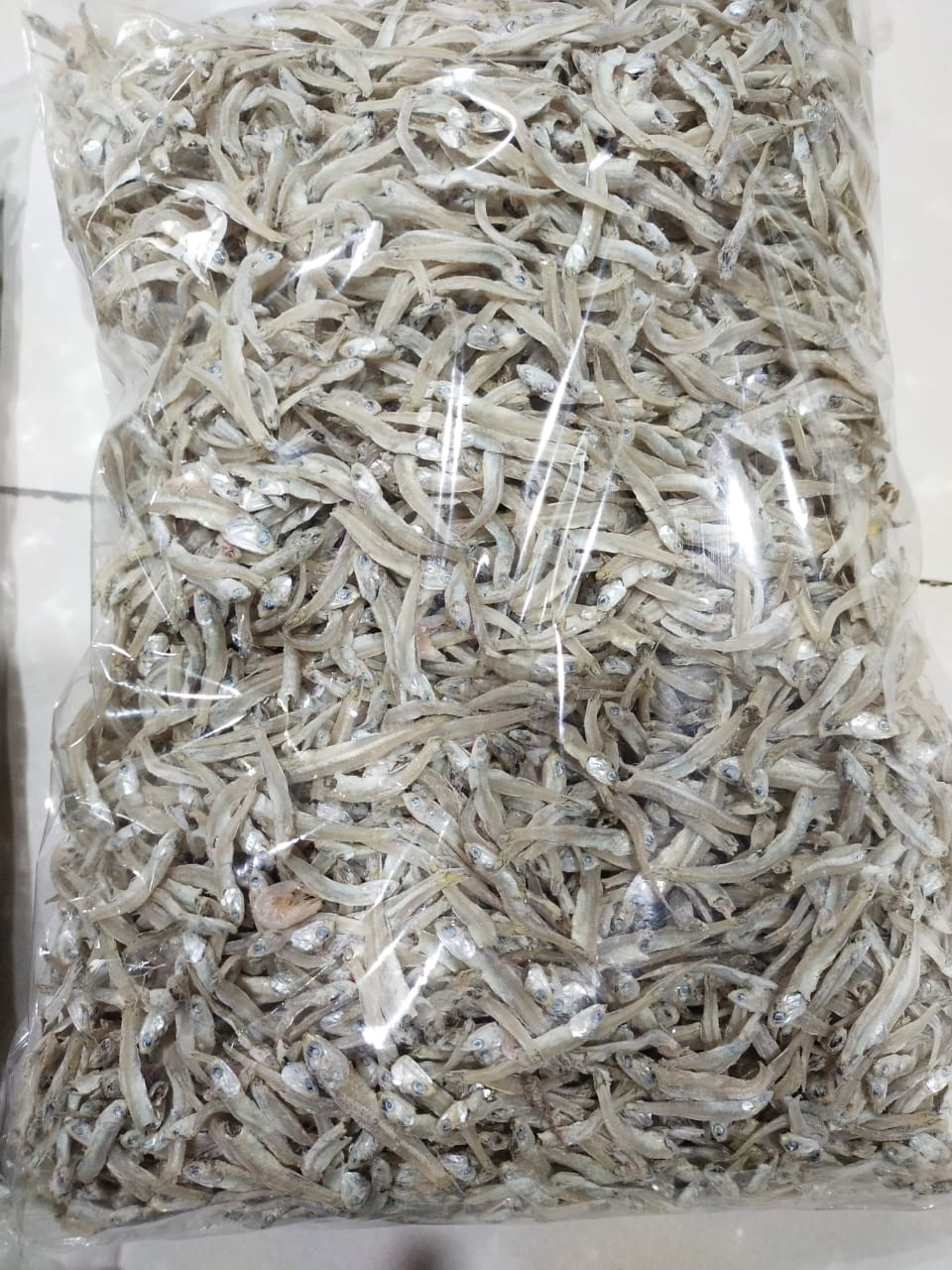 Ikan Bilis Bulat (1kg)